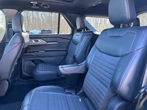 Used 2025 Ford Explorer ST-Line w/ Premium Package image 16