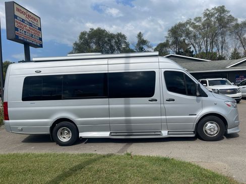 Used 2021 Mercedes-Benz Sprinter 3500 image 3
