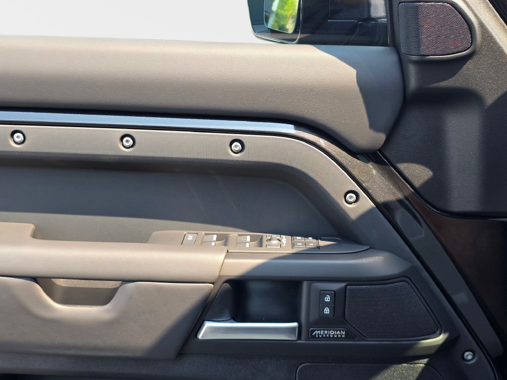 New 2026 Land Rover Defender 110 X-Dynamic SE AWD/4WD image 29