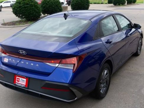 Used 2024 Hyundai Elantra SEL FWD image 5