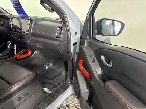 Used 2025 Nissan Frontier PRO-4X w/ Pro Premium Package image 34