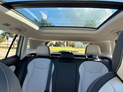 Used 2025 Volkswagen Tiguan SE AWD/4WD image 33