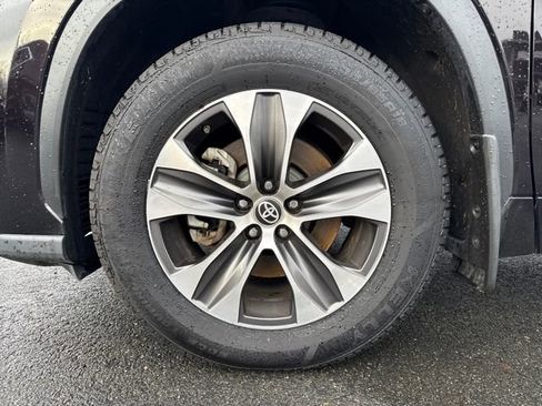 Used 2022 Toyota Highlander XLE image 28