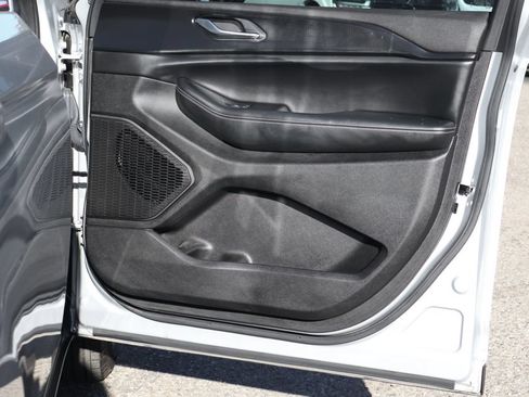 Used 2024 Jeep Grand Cherokee Altitude RWD image 37