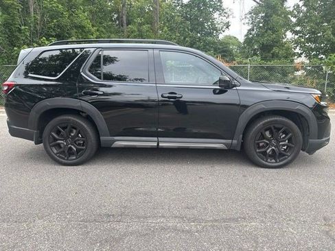 Used 2025 Honda Pilot Black Edition image 4