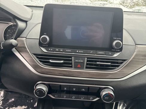 Used 2025 Nissan Altima 2.5 SV image 9