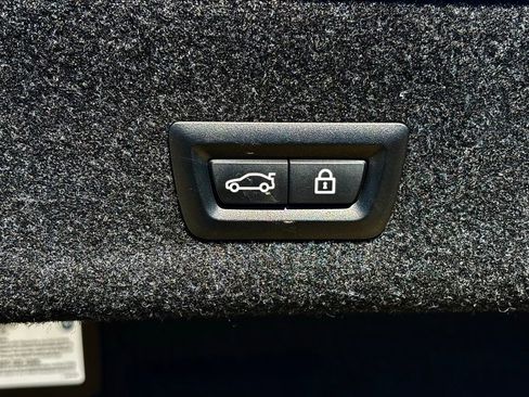 Used 2022 BMW M3 Competition w/ M Carbon Exterior Package image 27