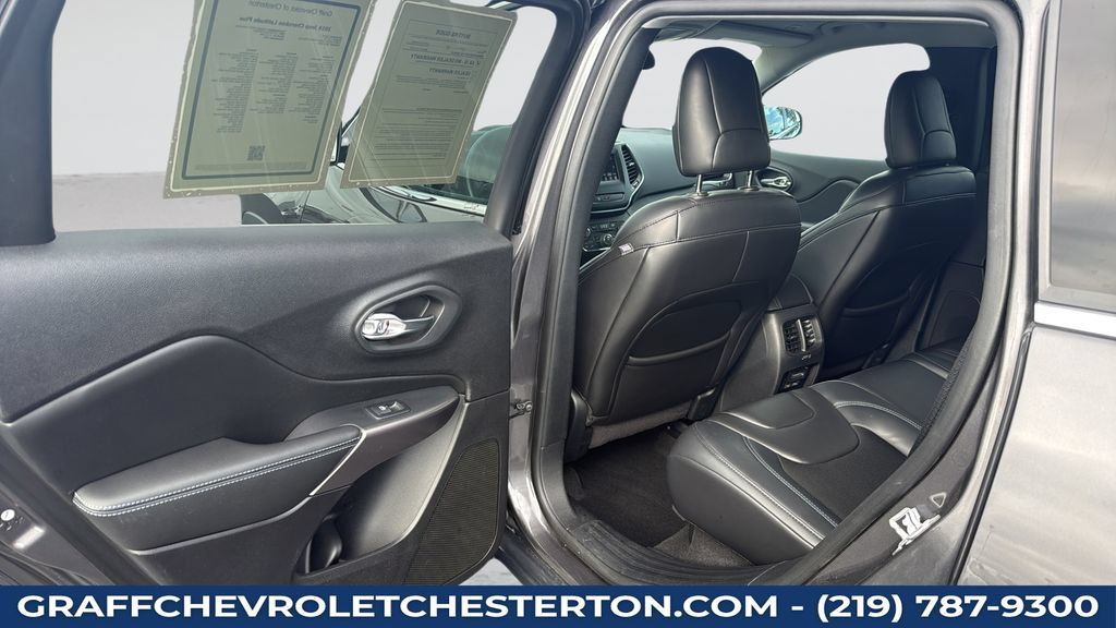 Used 2019 Jeep Cherokee Latitude Plus AWD/4WD image 39