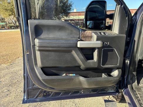 Used 2019 Ford F250 Lariat w/ Lariat Ultimate Package image 26