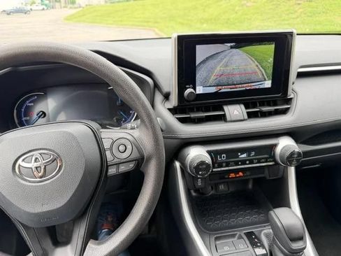 Used 2025 Toyota RAV4 XLE AWD/4WD image 11