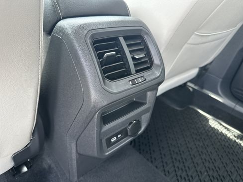 Used 2021 Volkswagen Tiguan SE AWD/4WD image 30