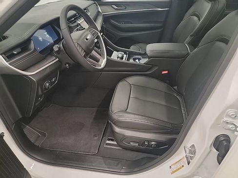 New 2025 Jeep Grand Cherokee L Limited w/ Luxury Tech Group II image 13