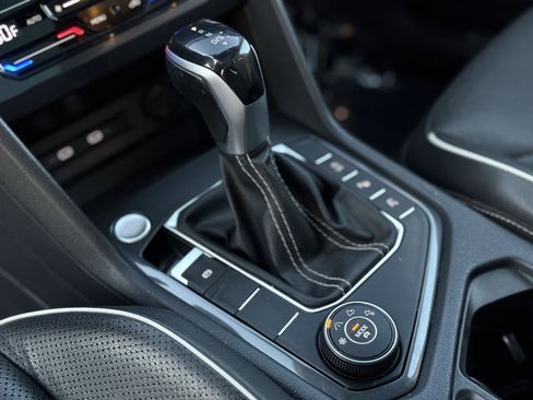 Used 2022 Volkswagen Tiguan SEL R-Line image 21