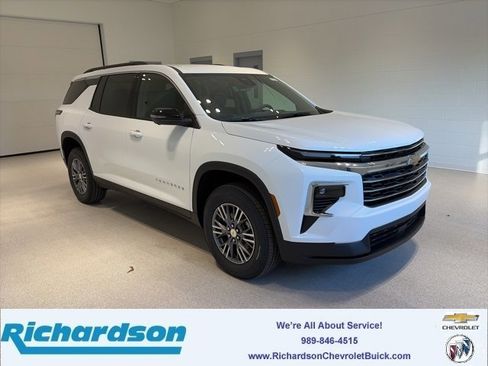 New 2026 Chevrolet Traverse LT w/ Driver Confidence Package image 1