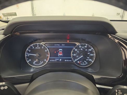 Used 2025 Nissan Pathfinder SV FWD image 30