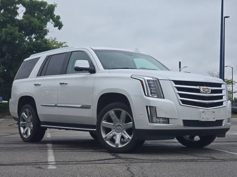 Used 2017 Cadillac Escalade Luxury AWD/4WD image 1