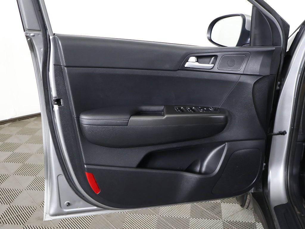 Used 2020 Kia Sportage LX AWD/4WD image 19