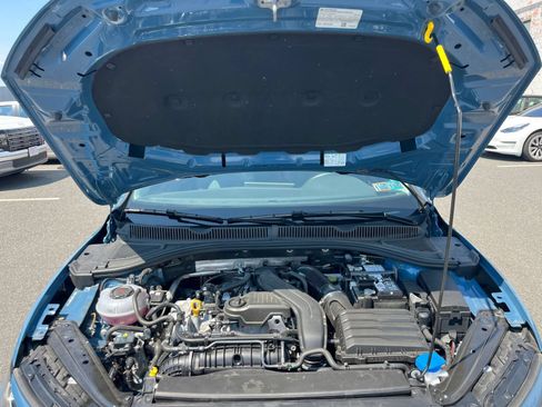 Used 2025 Volkswagen Jetta SE FWD image 32