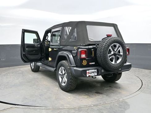 Used 2021 Jeep Wrangler Unlimited Sahara w/ Uconnect 4C Nav & Sound Group AWD/4WD image 12