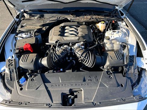 Used 2025 Ford Mustang GT RWD image 12