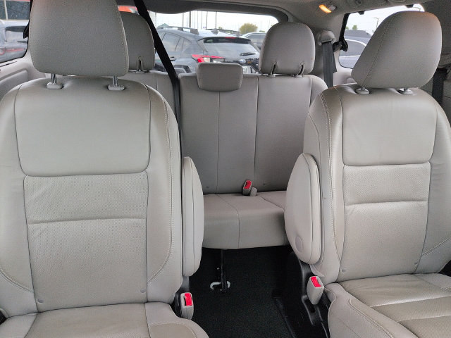 Used 2017 Toyota Sienna Limited AWD/4WD image 11