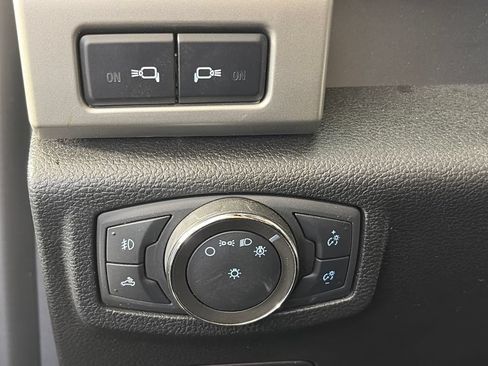 Used 2020 Ford F150 Lariat w/ Equipment Group 502A Luxury AWD/4WD image 25