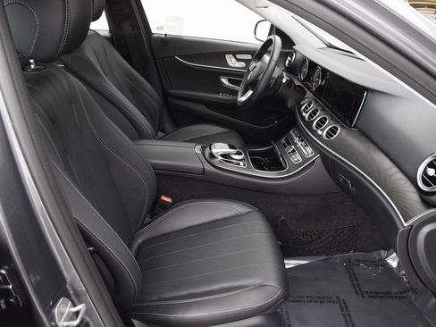 Used 2018 Mercedes-Benz E 400 4MATIC Sedan image 16