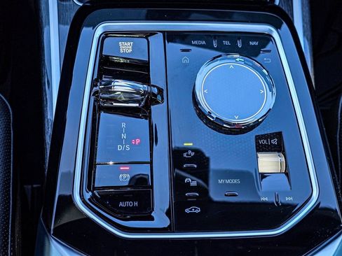 Used 2025 BMW 740i xDrive image 20