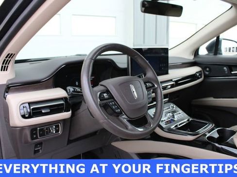 Used 2023 Lincoln Nautilus Reserve AWD/4WD image 2