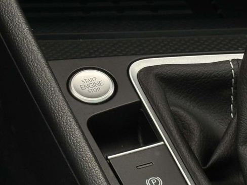 Used 2025 Volkswagen Jetta SE FWD image 24
