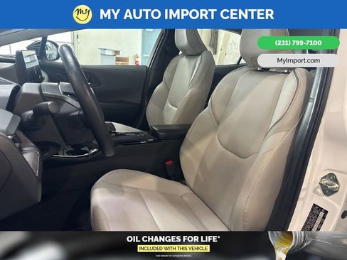 Used 2024 Toyota Prius XLE image 13