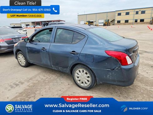 Used 2016 Nissan Versa S FWD image 3