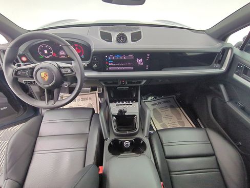 Certified 2025 Porsche Cayenne AWD/4WD image 20
