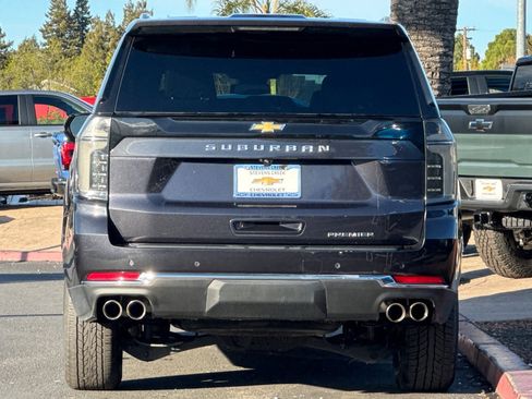 Used 2025 Chevrolet Suburban Premier image 6