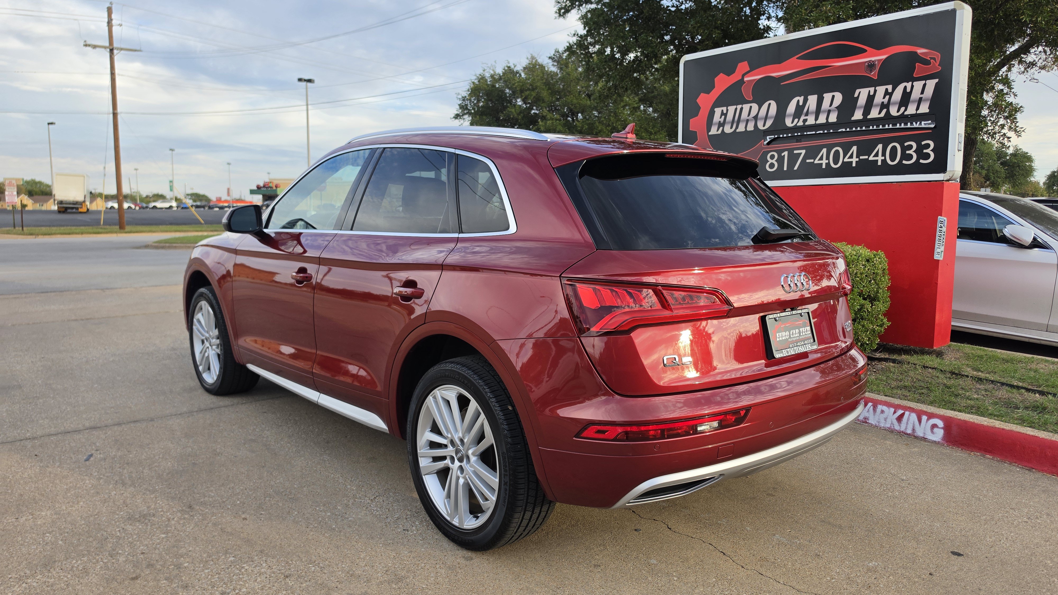 Used 2018 Audi Q5 2.0T Premium Plus w/ Premium Plus Package AWD/4WD image 3