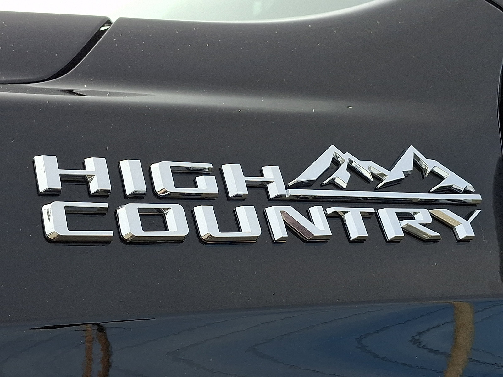 Certified 2025 Chevrolet Suburban High Country AWD/4WD image 35