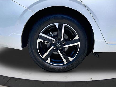 Used 2024 Nissan Sentra SV FWD image 34