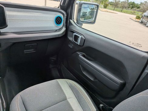 Used 2024 Jeep Wrangler Unlimited AWD/4WD image 21