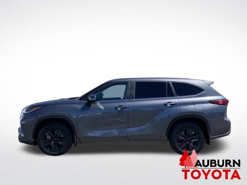 Used 2023 Toyota Highlander XLE AWD/4WD image 4