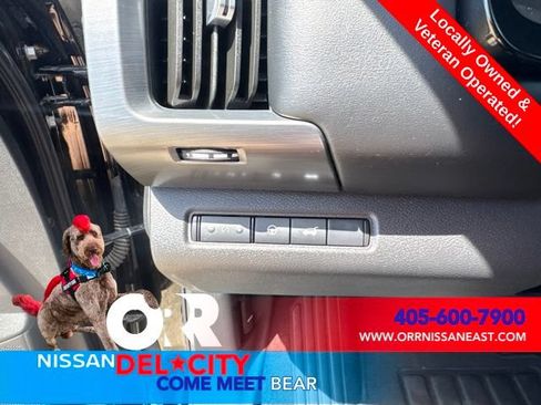Used 2025 Nissan Pathfinder SL FWD image 24