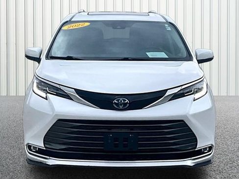 Used 2022 Toyota Sienna Limited AWD/4WD image 3