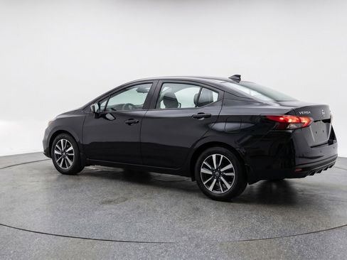 Used 2025 Nissan Versa SV image 6