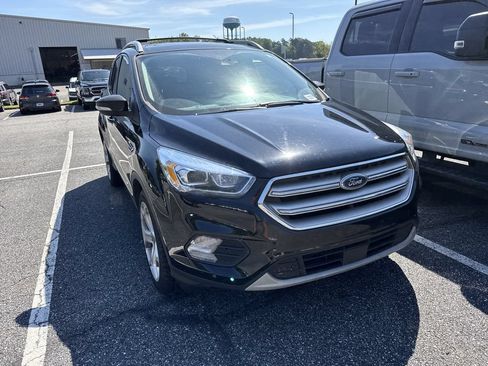 Used 2018 Ford Escape Titanium w/ Ford Safe & Smart Package FWD image 3