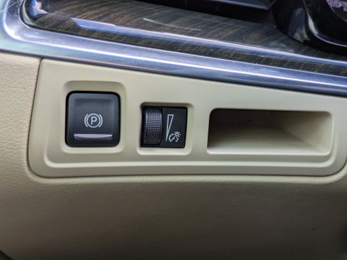 Used 2018 Cadillac XT5 AWD image 36