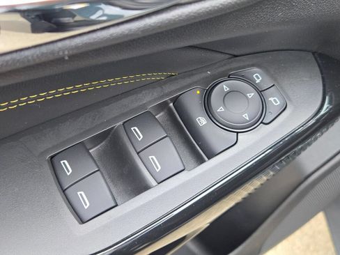 Used 2025 Chevrolet Trax LT FWD image 19