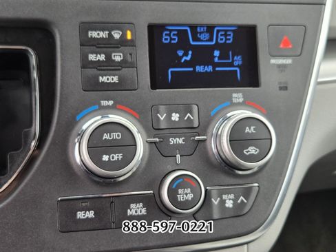 Used 2018 Toyota Sienna LE image 25