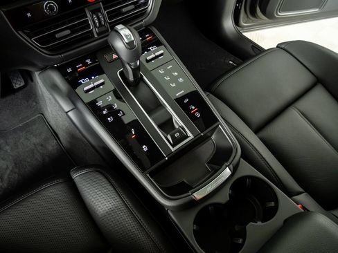 New 2026 Porsche Macan AWD/4WD image 18