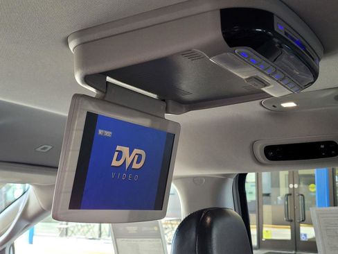 Used 2018 Chrysler Pacifica Touring Plus image 19