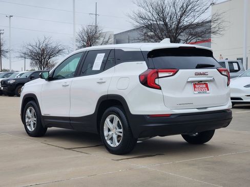 Used 2024 GMC Terrain SLE image 4