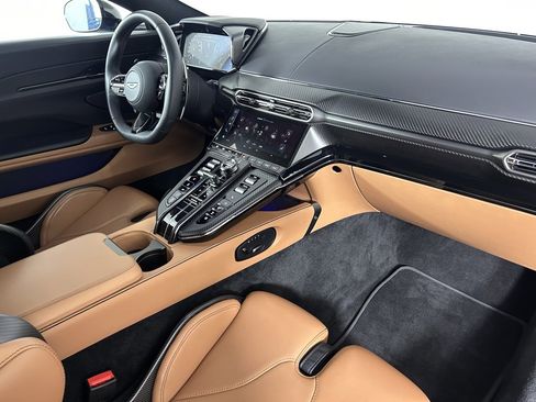 Used 2025 Aston Martin V8 Vantage Base image 18